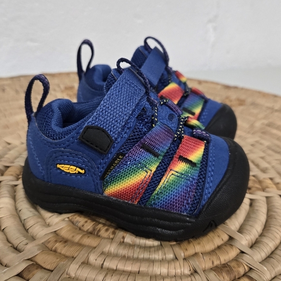 Keen Tie Dye Closed Toe Sneaker Sandals 4 - Picture 1 of 9